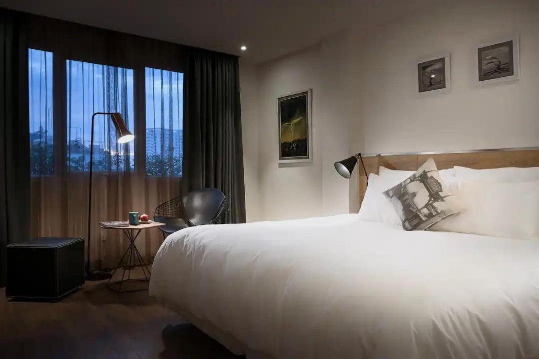 होटल C Hotel- De Tham Bui Vien Walking Street 3*
