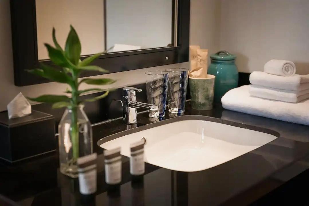 होटल C Hotel- De Tham Bui Vien Walking Street 3*