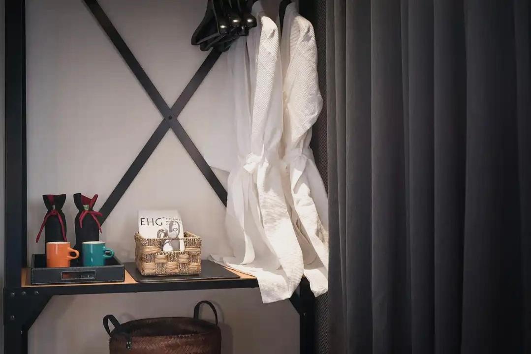 होटल C Hotel- De Tham Bui Vien Walking Street 3*