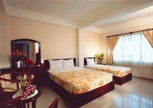 C Hotel- De Tham Bui Vien Walking Street होटल 3*