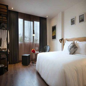 होटल C Hotel- De Tham Bui Vien Walking Street 3*