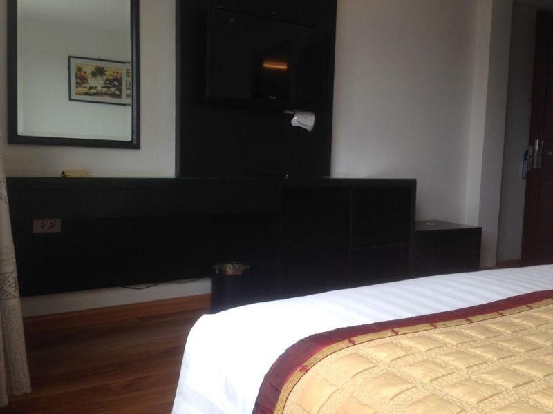 C Hotel- De Tham Bui Vien Walking Street होटल